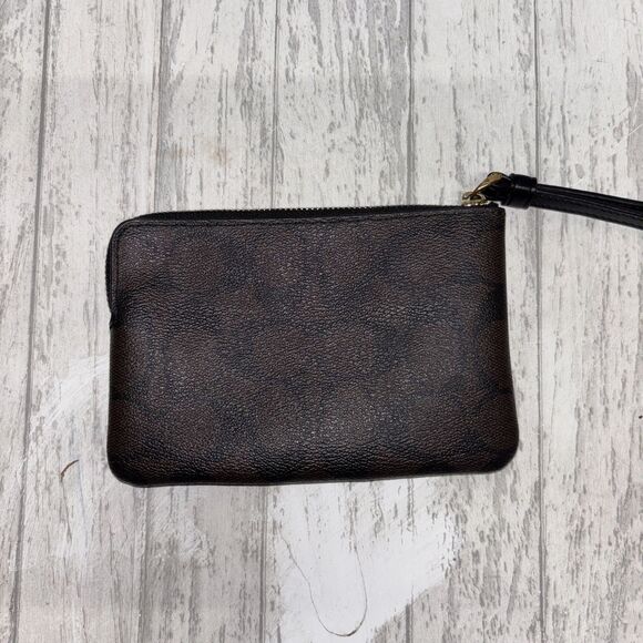 Coach Corner Zip Signature Leather Wristlet EUC - Picture 2 of 7